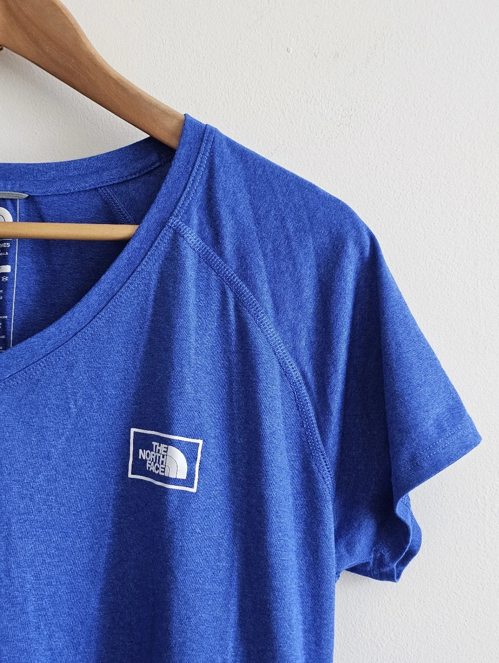 The North Face Active Fit Blue Graphic Tee Women’s L Outdoor Workout Top - Picture 3 of 9